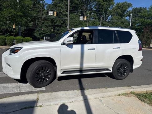 Certified 2023 Lexus GX 460 Premium w/ Premium Package AWD/4WD image 4
