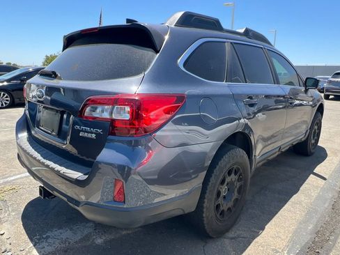 Used 2017 Subaru Outback 2.5i Premium AWD/4WD image 6