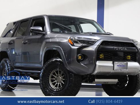 Used 2020 Toyota 4Runner TRD Off-Road Premium w/ Moonroof Package AWD/4WD image 1