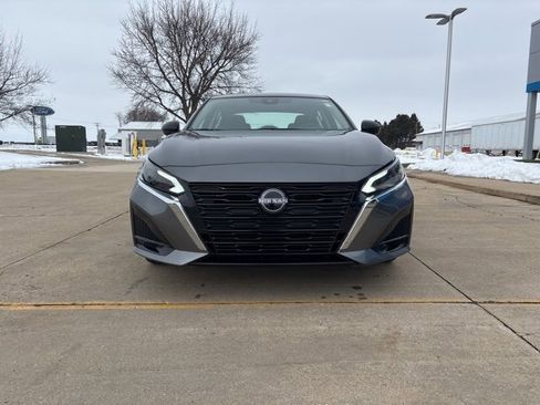 Used 2024 Nissan Altima 2.5 SV image 4