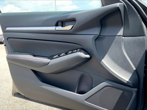 New 2025 Nissan Altima 2.5 SR image 18