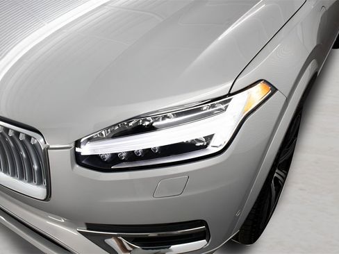 Certified 2025 Volvo XC90 T8 Plus w/ Protection Package Premier image 7