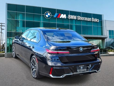 Certified 2026 BMW 740i RWD image 6