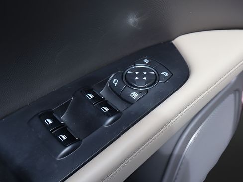 Used 2022 Lincoln Nautilus FWD w/ Premium Package image 13