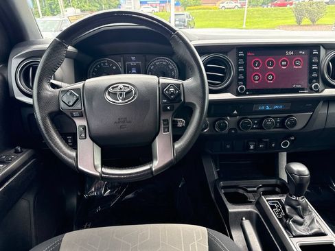 Used 2021 Toyota Tacoma TRD Sport AWD/4WD image 12
