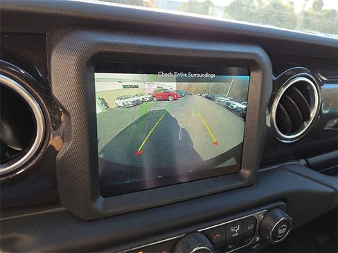 Used 2021 Jeep Wrangler Unlimited Sahara image 19