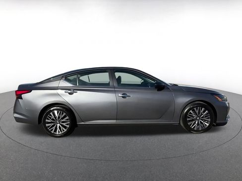 Used 2025 Nissan Altima 2.5 SV image 15