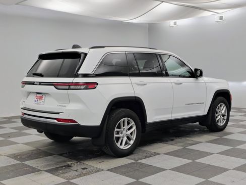 Used 2023 Jeep Grand Cherokee Laredo w/ Luxury Tech Group I AWD/4WD image 9