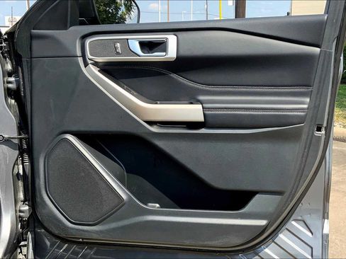 Used 2022 Ford Explorer XLT w/ Equipment Group 202A image 22