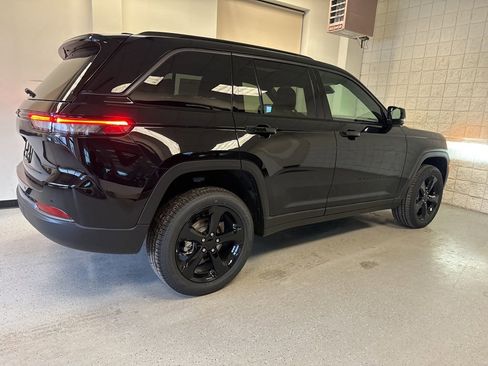 New 2026 Jeep Grand Cherokee Limited AWD/4WD image 22
