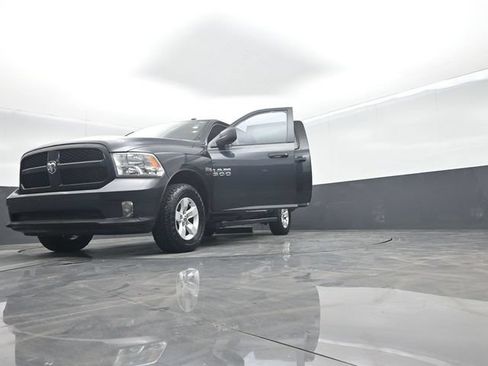 Used 2018 RAM 1500 Express AWD/4WD image 70