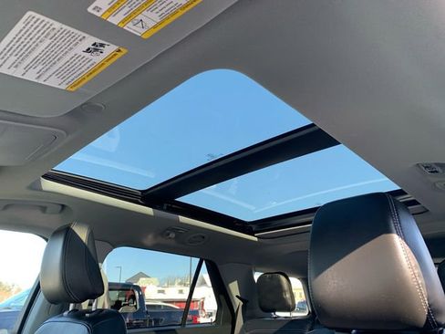 Used 2022 Ford Explorer XLT w/ Equipment Group 202A image 33