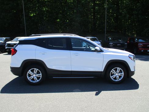 Certified 2020 GMC Terrain SLE w/ Driver Convenience Package AWD/4WD image 4