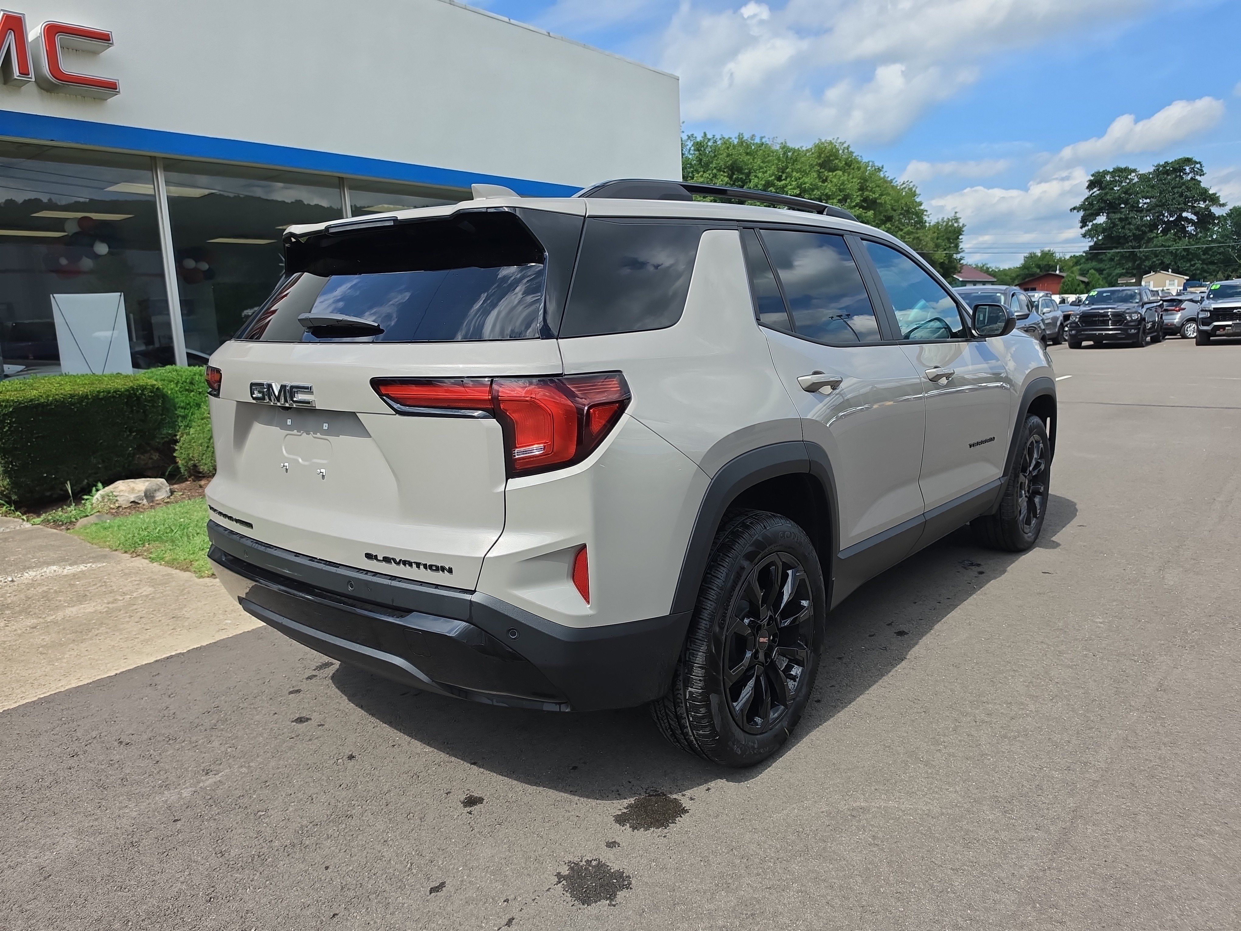 New 2027 GMC Terrain Elevation w/ Elevation Premium Package AWD/4WD image 3