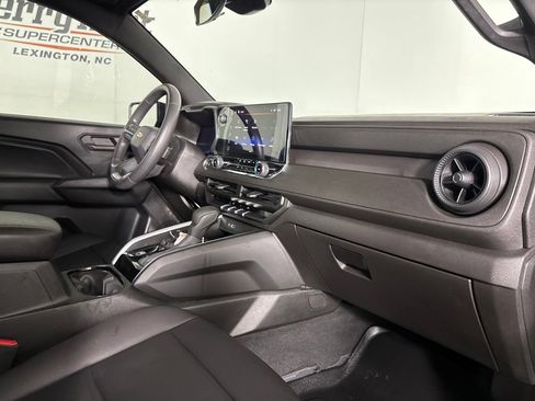 Used 2024 Chevrolet Colorado W/T w/ WT Convenience Package RWD image 29