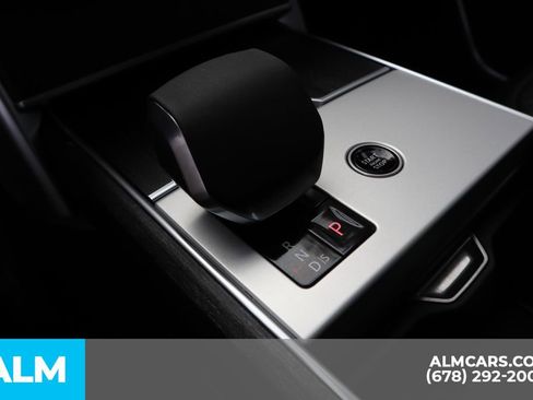 Used 2025 Land Rover Range Rover Long Wheelbase SE image 36