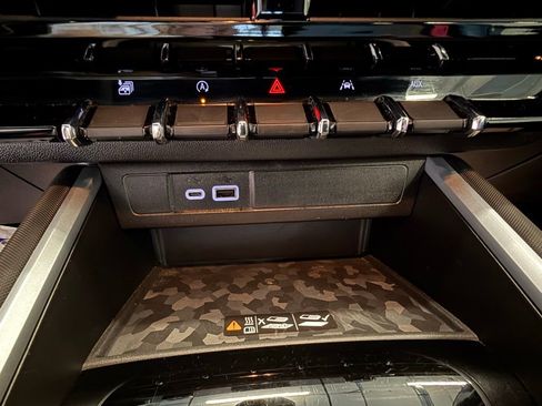 Used 2024 Chevrolet Colorado Z71 w/ Z71 Convenience Package 2 image 29