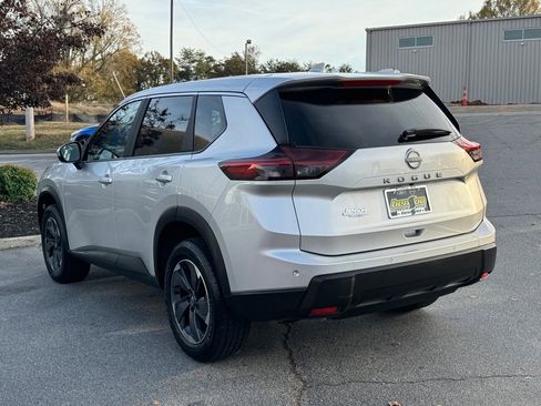 Certified 2025 Nissan Rogue SV image 5