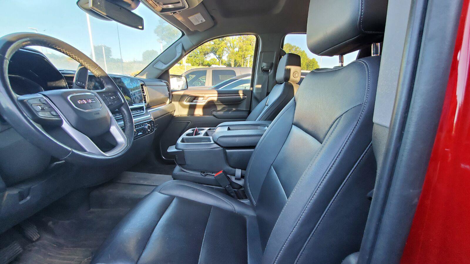 Used 2022 GMC Sierra 1500 SLT AWD/4WD image 3