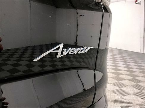 Used 2022 Buick Enclave Avenir w/ Avenir Technology Package AWD/4WD image 9