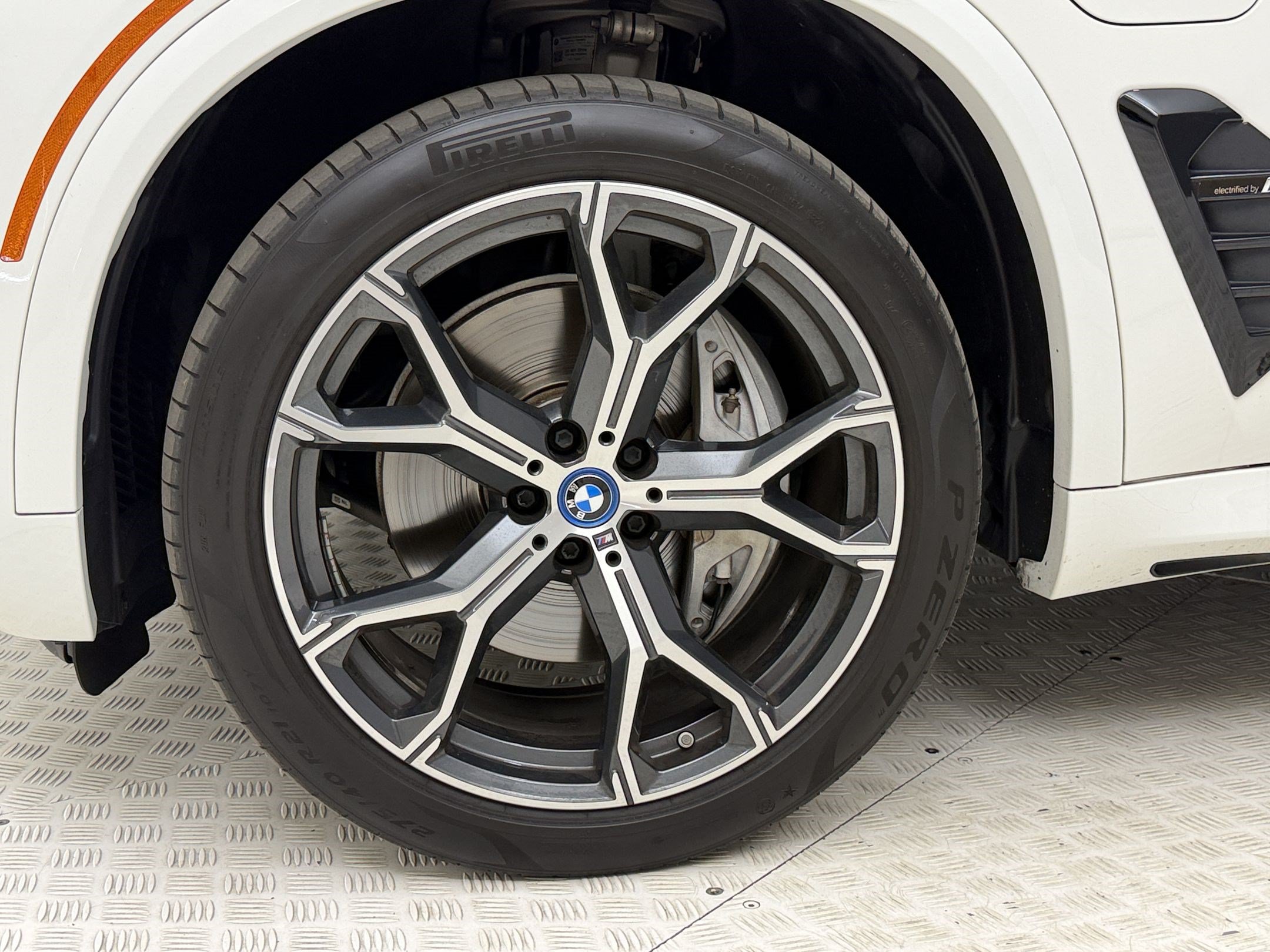 Used 2024 BMW X5 xDrive50e w/ M Sport Package AWD/4WD image 13