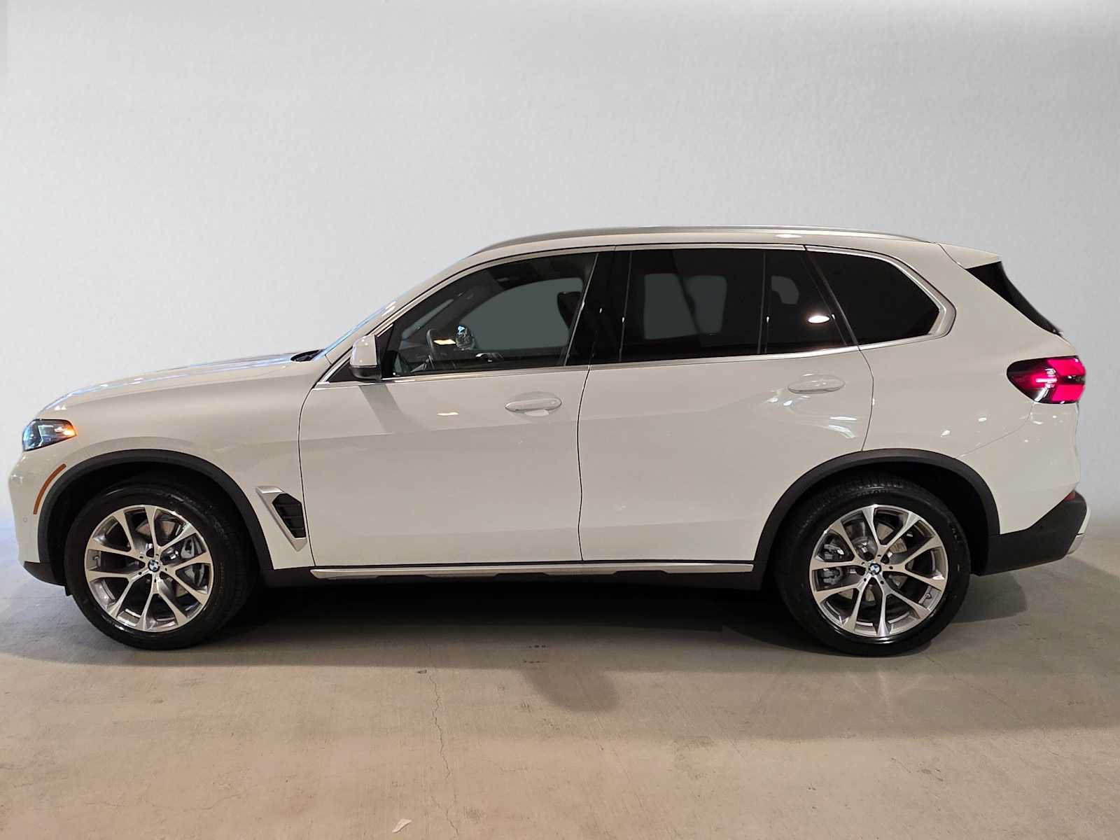 Used 2026 BMW X5 xDrive40i AWD/4WD image 7
