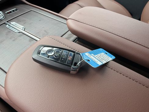 New 2026 Lincoln Navigator Reserve AWD/4WD image 15