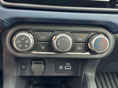 Certified 2025 Nissan Versa SV w/ Trunk Package image 27