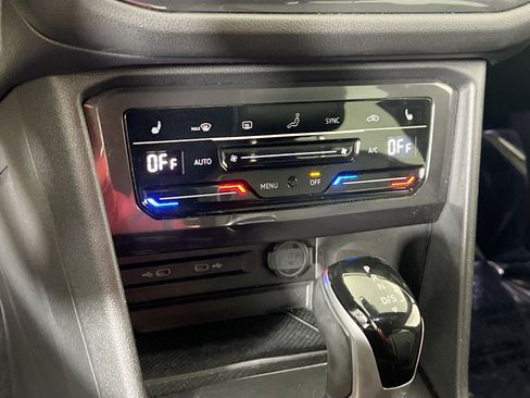 Used 2022 Volkswagen Tiguan SE R-Line image 15