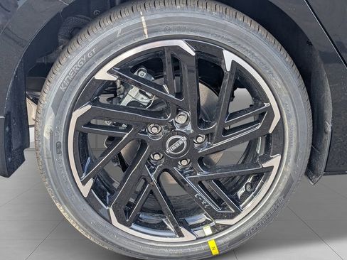 New 2026 Nissan Sentra SR w/ Floor Mat Package FWD image 9