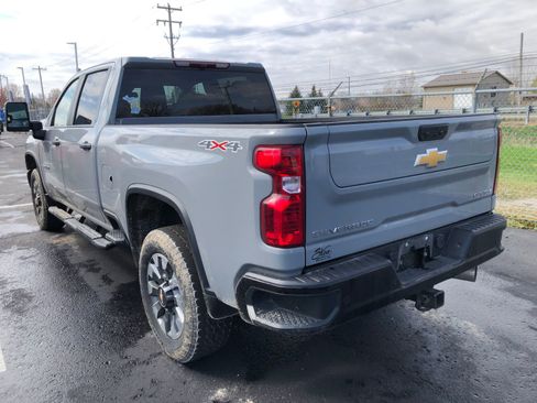 Used 2024 Chevrolet Silverado 2500 Custom w/ Custom Value Package image 5