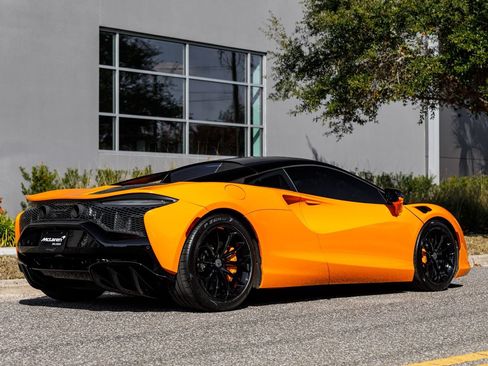 Used 2025 McLaren Artura RWD image 6