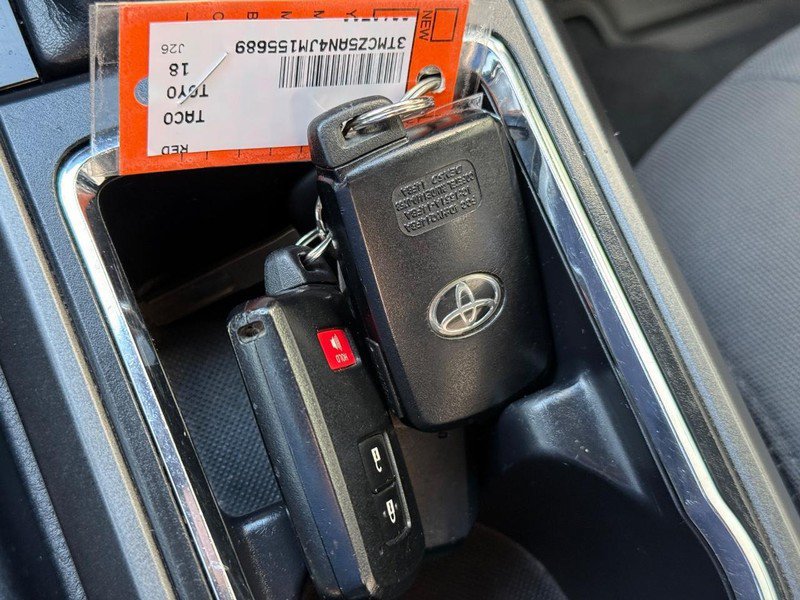 Used 2018 Toyota Tacoma TRD Sport AWD/4WD image 30