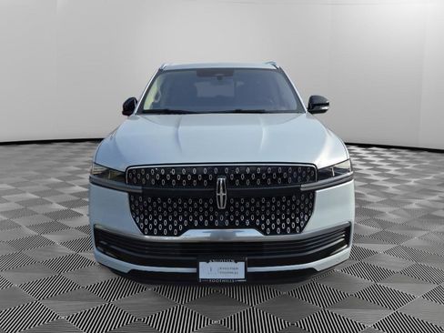 Used 2025 Lincoln Navigator L Reserve image 2