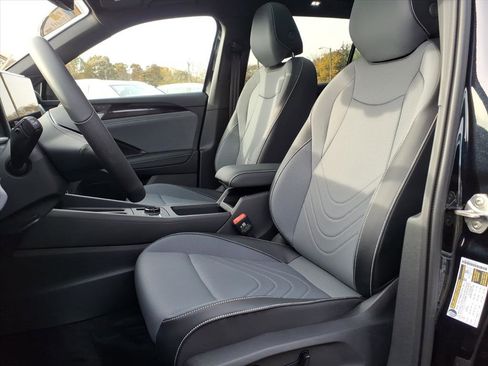 New 2026 Volkswagen Tiguan SE R-Line image 8