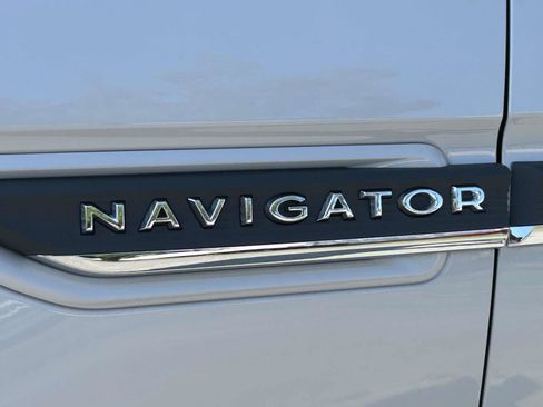 Used 2024 Lincoln Navigator Reserve AWD/4WD image 13