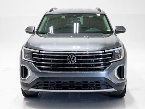 Used 2025 Volkswagen Atlas SE AWD/4WD image 3