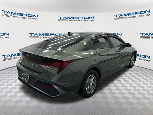 Used 2024 Hyundai Elantra SE FWD image 5