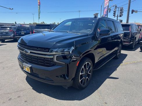 Used 2022 Chevrolet Suburban RST w/ Luxury Package AWD/4WD image 4