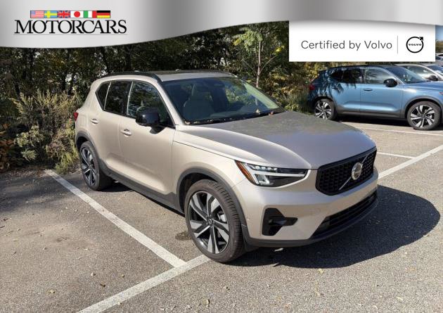 Used 2024 Volvo XC40 B5 Plus w/ Climate Package AWD/4WD image 1