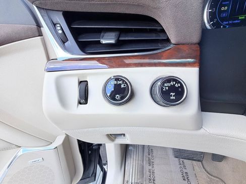 Used 2017 Cadillac Escalade Premium Luxury AWD/4WD image 26