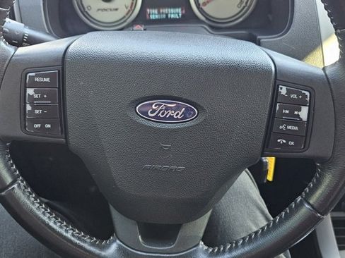 Used 2010 Ford Focus SE image 12