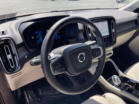 Used 2024 Volvo XC40 B5 Plus w/ Protection Package Premier AWD/4WD image 18