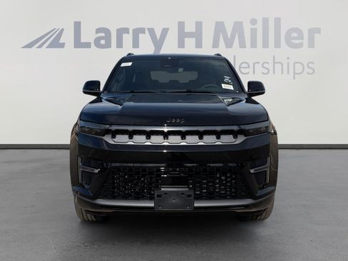 New 2026 Jeep Grand Wagoneer Limited w/ 8-Passenger Seating Package AWD/4WD image 9