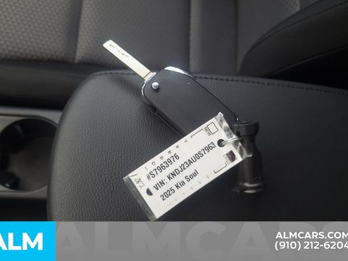 Used 2025 Kia Soul LX w/ LX Technology Package FWD image 35