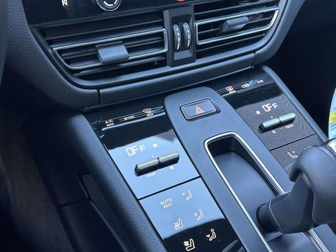 New 2026 Porsche Macan AWD/4WD image 27