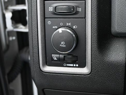 Used 2017 RAM 1500 Express image 35