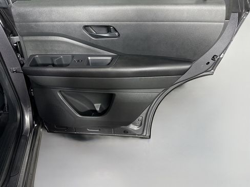 Used 2024 Nissan Pathfinder SV FWD image 28