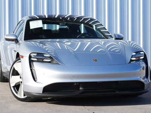 Used 2020 Porsche Taycan 4S w/ Premium Package image 4