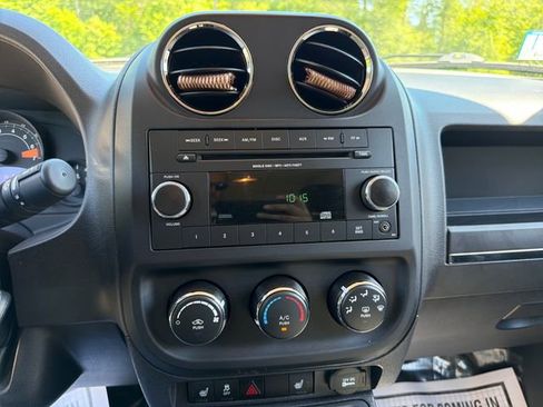 Used 2014 Jeep Patriot Latitude AWD/4WD image 18